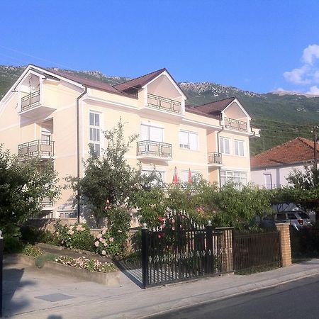 Guest House Lokoski เปสตานิ ภายนอก รูปภาพ