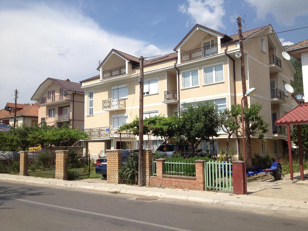 Guest House Lokoski เปสตานิ ภายนอก รูปภาพ